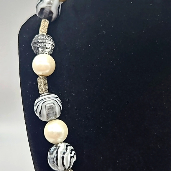 Art glass and pearl beads necklace - Picture 3 of 7